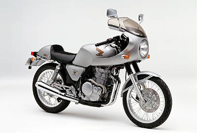 伝統的なスタイルのロードスポーツバイク「ホンダ・GB500／400