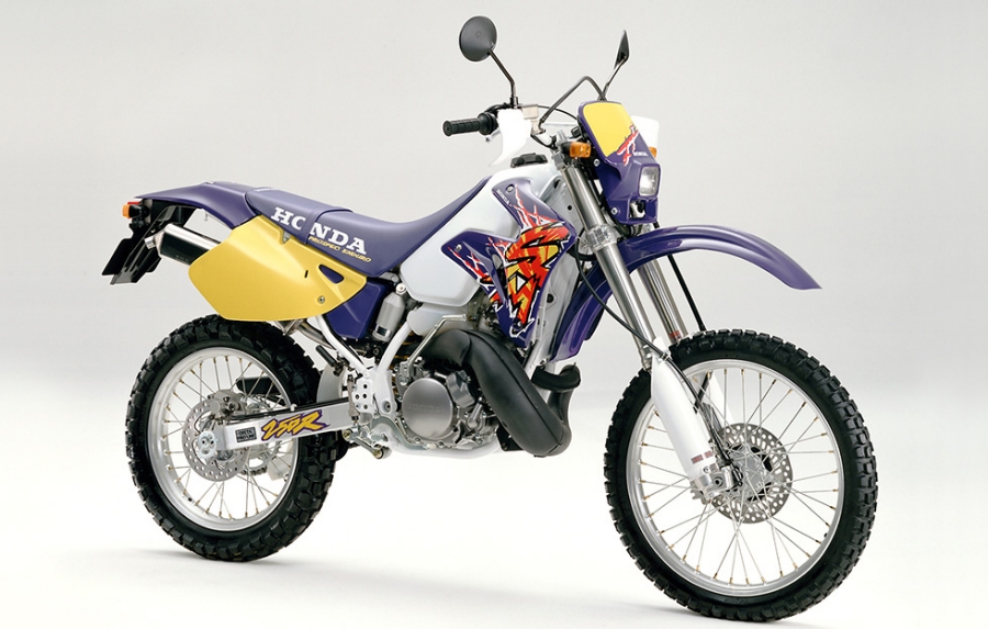 本格的な2サイクル・ランドスポーツバイク 「ホンダ CRM250R」に新色を