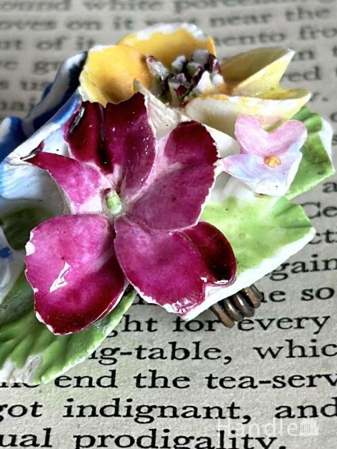 イギリスから届いたアンティークの陶花、カラフルなお花のカタチの