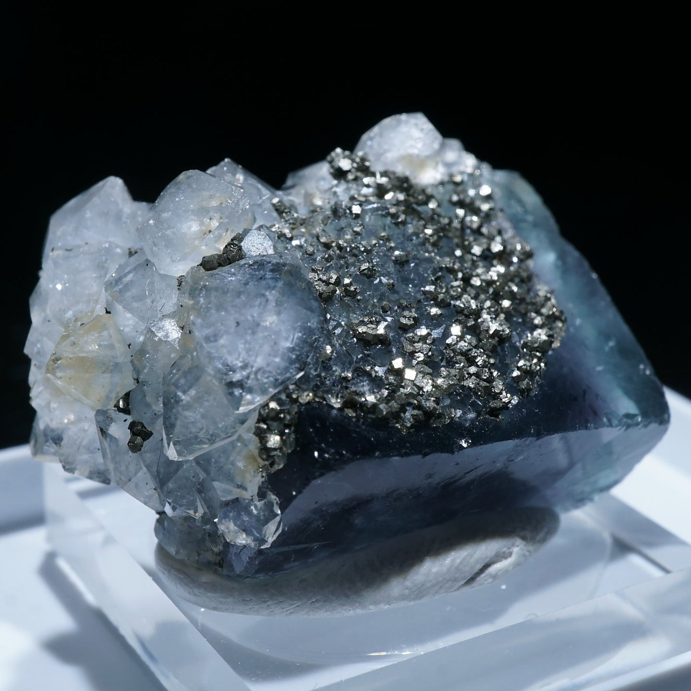 New Found》ナイジェリア Akwana産 フローライト・水晶 – 天然石