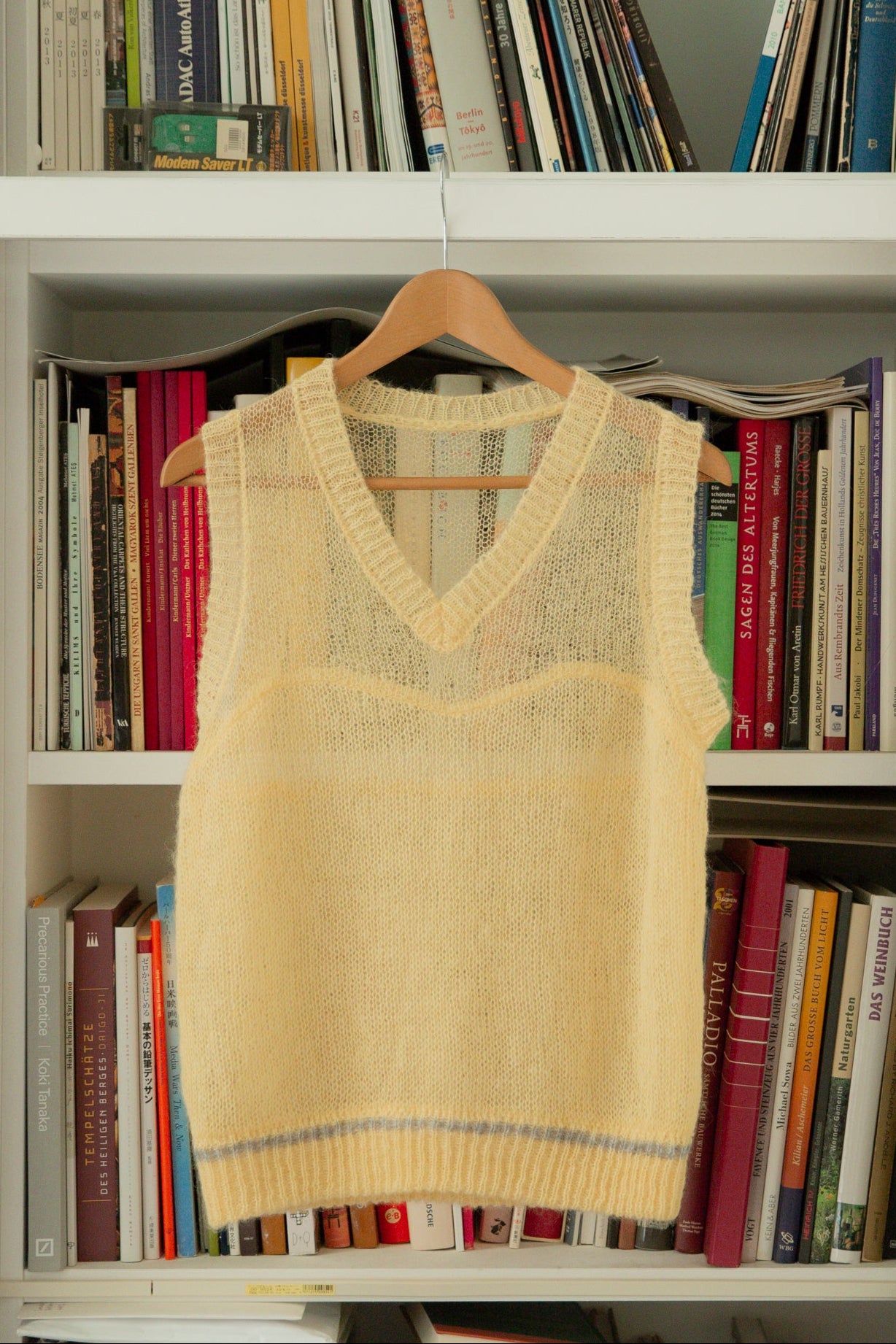 Bookworm's knit vest – HEAP