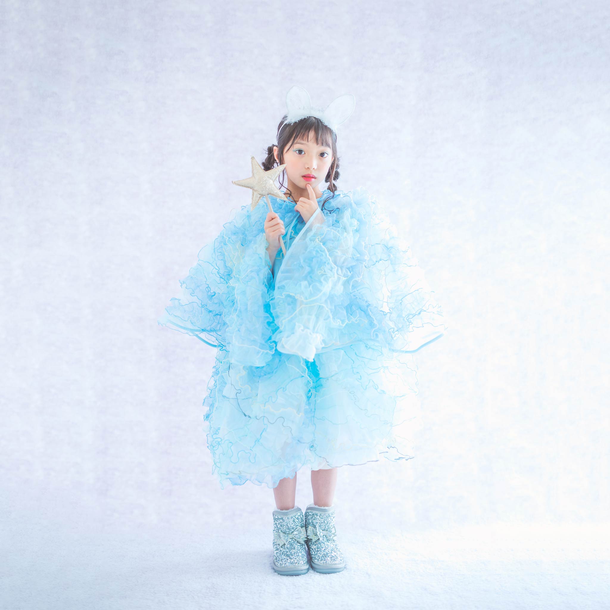 ramarama｜ケープがついた雪解け水のドレス｜キッズレンタルドレス