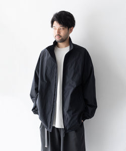 stein / シュタイン】WINDBREAKER STAND COLLAR JACKET - BLACK | 公式