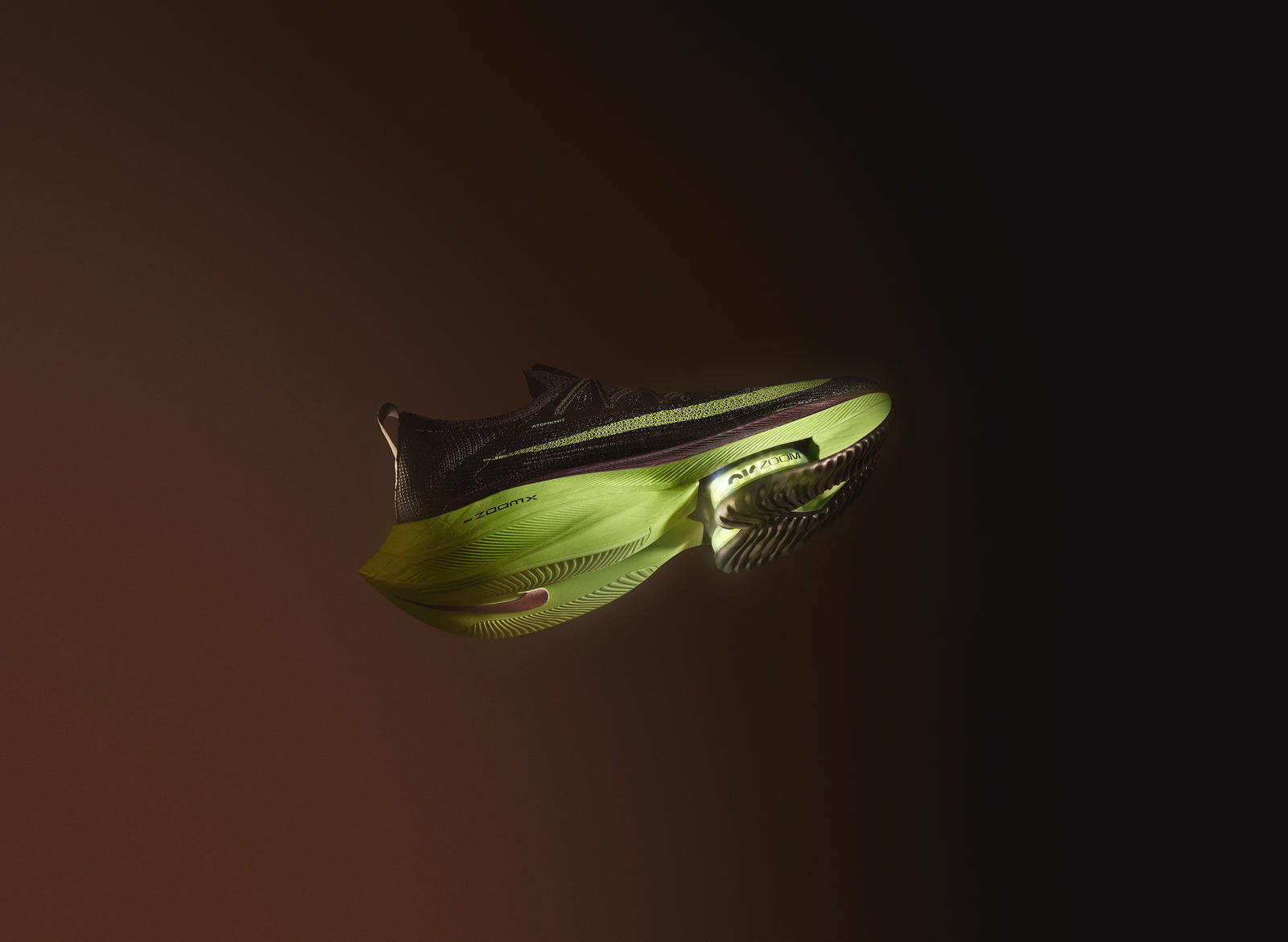 Nike、厚底シューズ進化モデル「アルファフライネクスト％」今夏発売へ