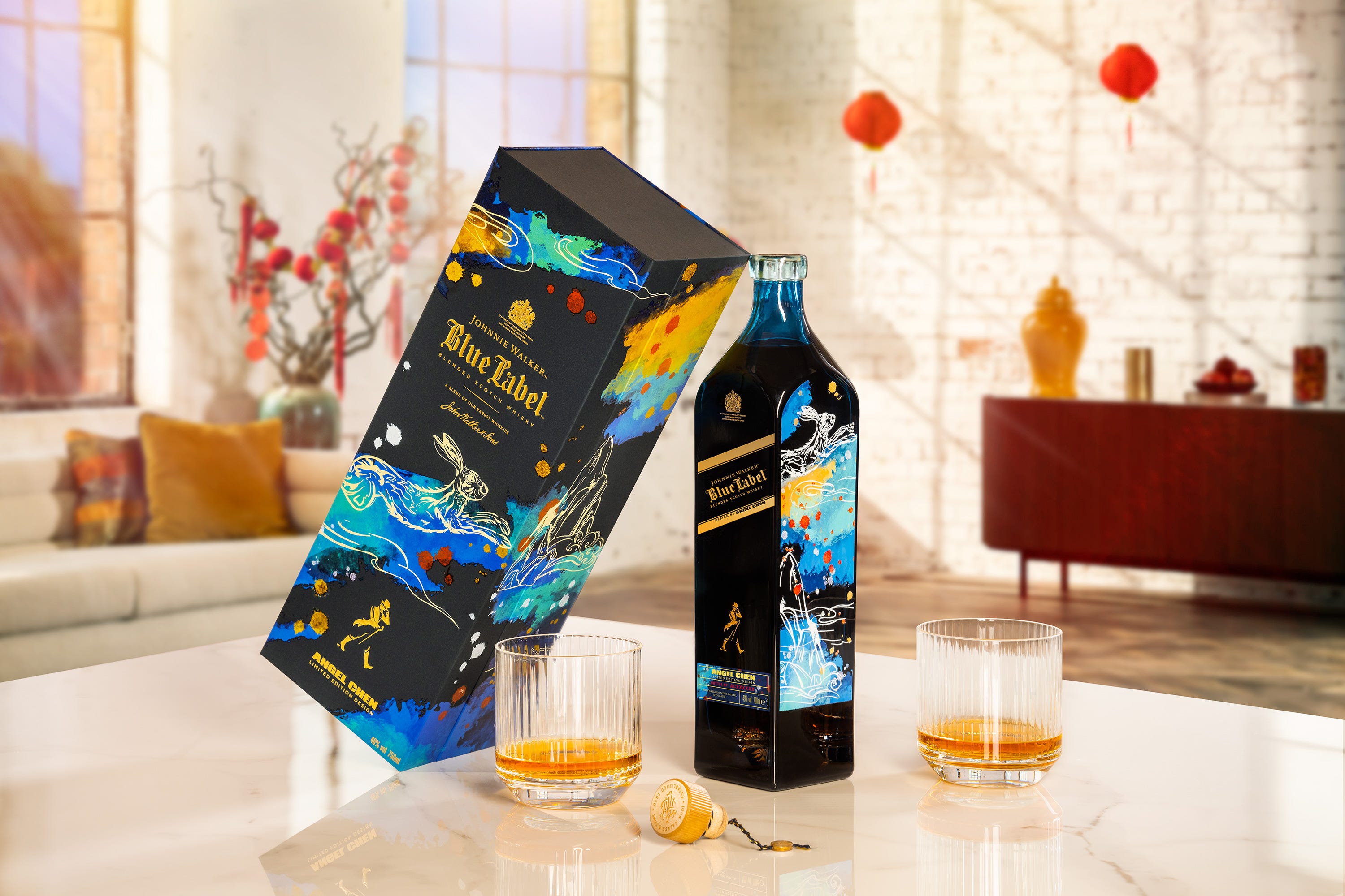ジョニーウォーカー」から、新年を祝うデザインボトルが数量限定で登場