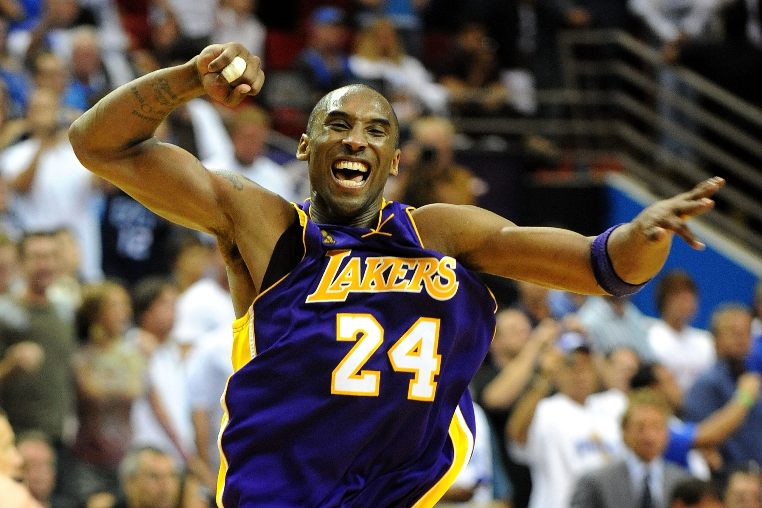 NBAレジェンド、コービー・ブライアントの輝かしいレガシーをプレイ
