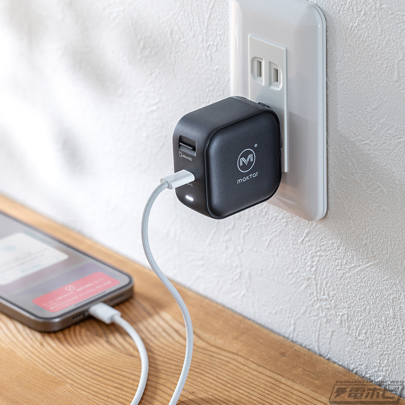 スマホを急速充電しながら写真・動画をmicroSDカードに自動