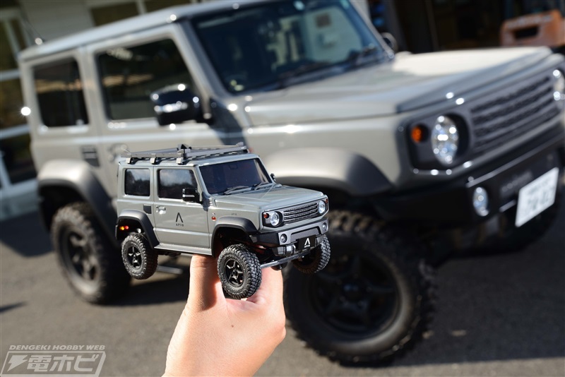 スズキジムニーシエラ APIO TS4」の手のひら本格RCが京商ミニッツ4×4に