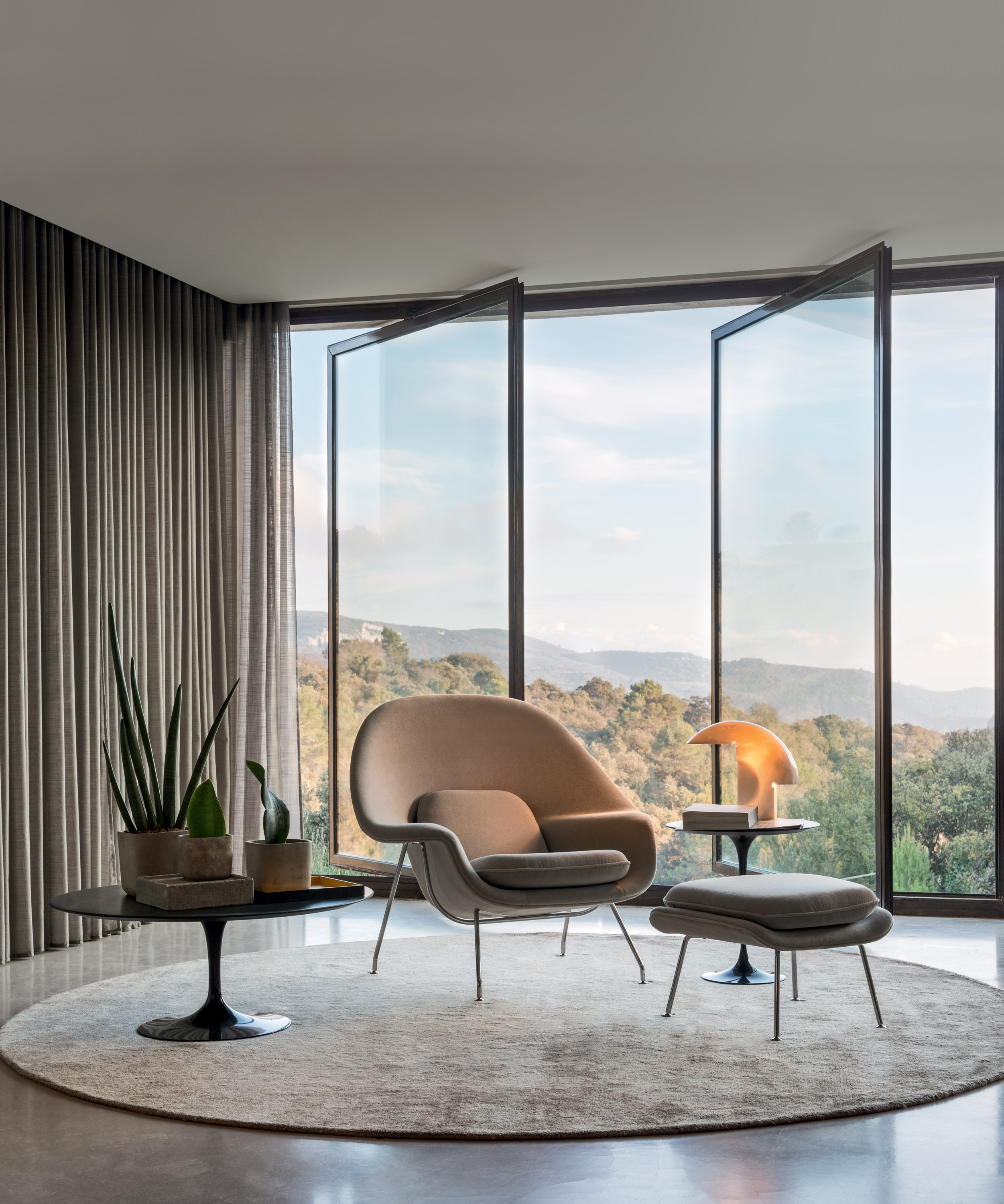 Hollace Cluny / Knoll's Womb Chair Celebrates 75 Years