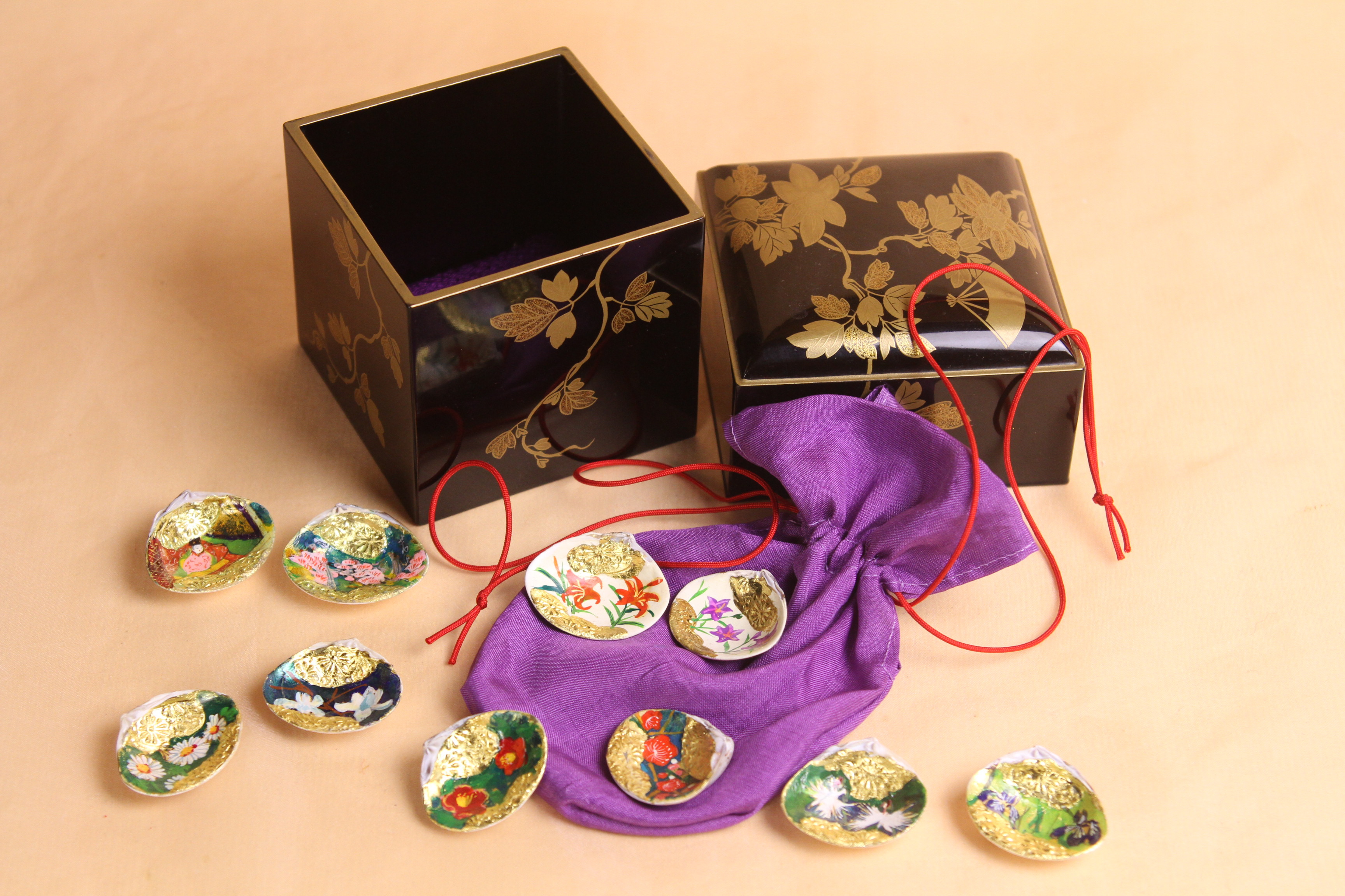 貝合わせ3組に四季の花を描いて江戸小箱に