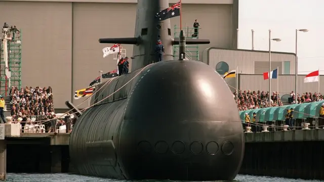オーストラリア潜水艦、仏が受注 - BBCニュース
