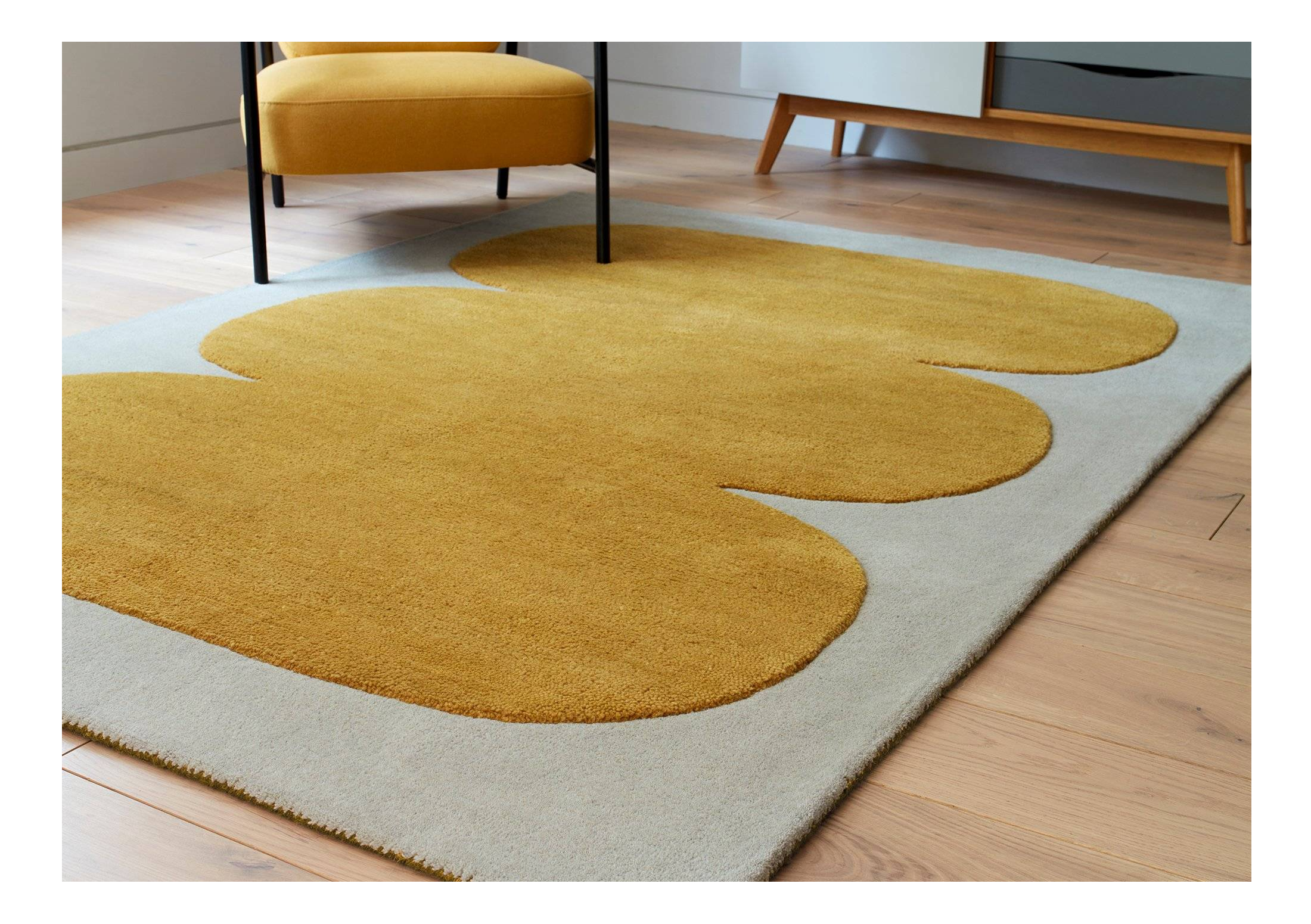 ラグで作るミッドセンチュリーな空間 – RUGHAUS