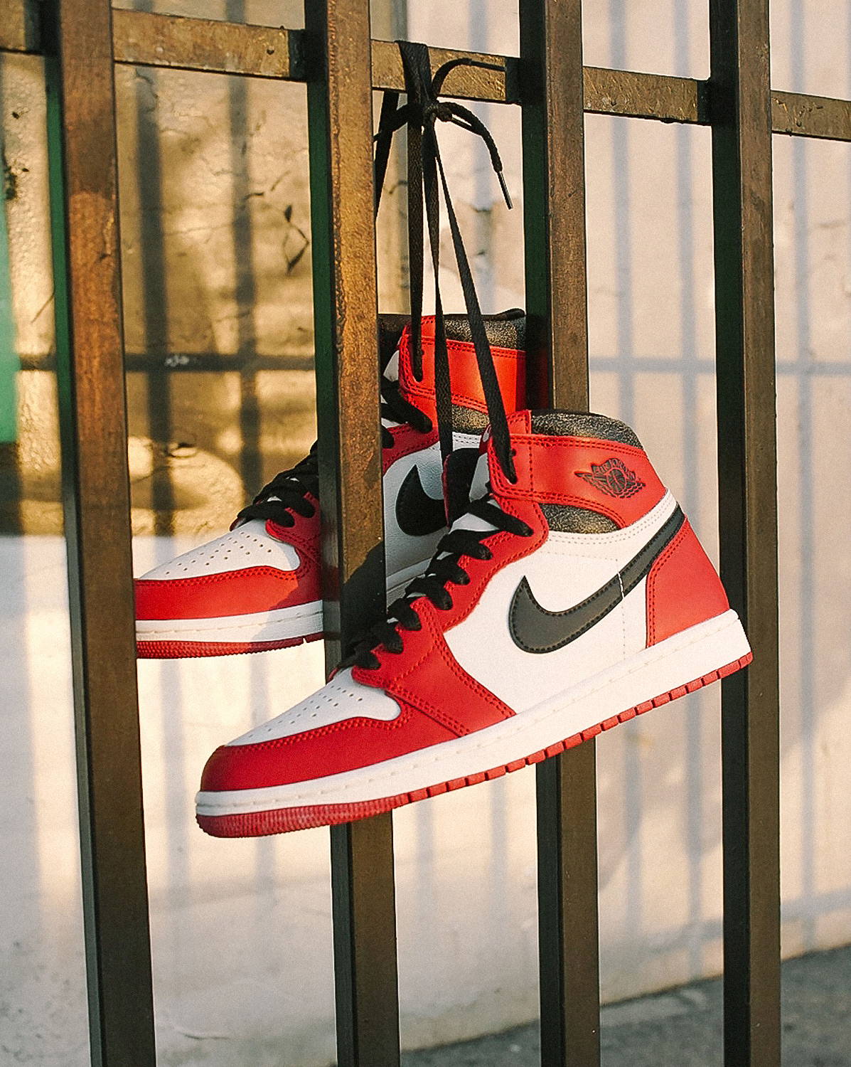 NIKE AIR JORDAN 1 RETRO HIGH OG *LOST AND FOUND*