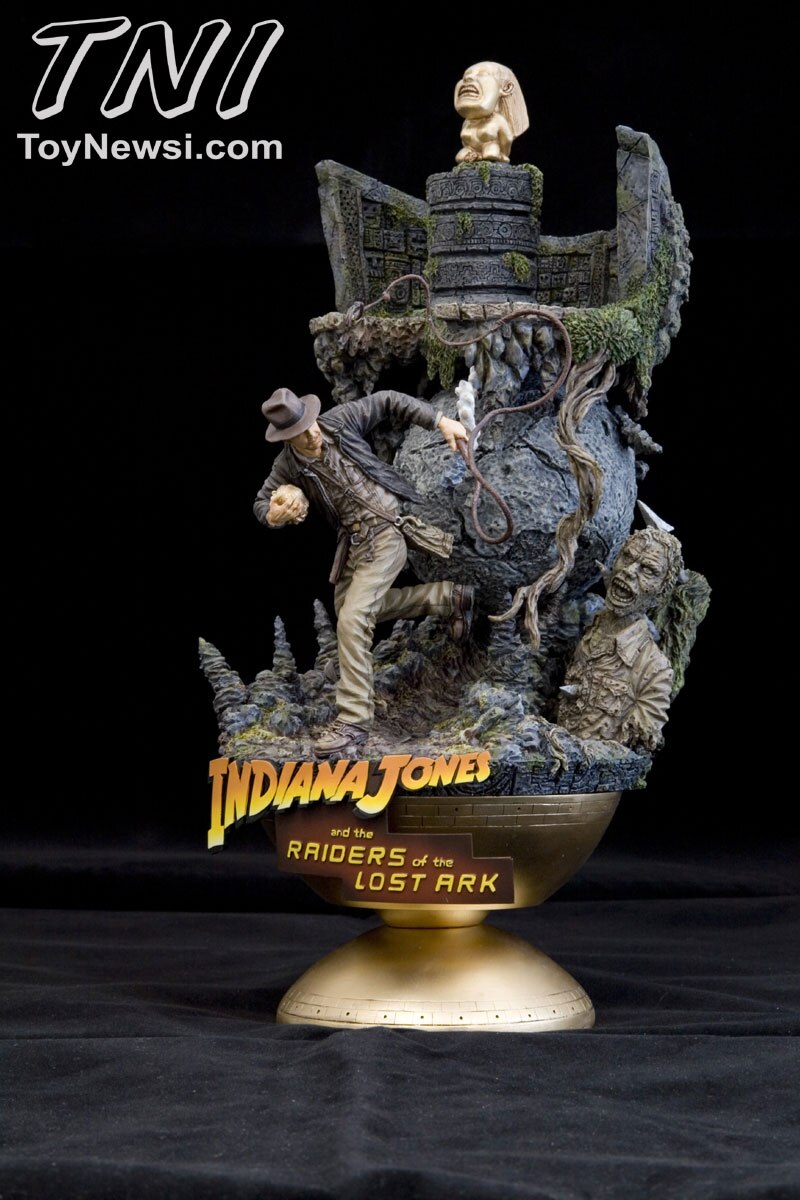 Indiana Jones: Raiders Of The Lost Ark ARTFX Theatre Statue