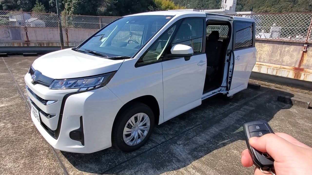 新型ノア】トヨタ最新スマートキーを使って、両側パワースライドドアを