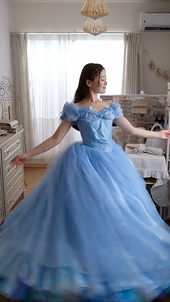 Live-action Cinderella]I recreated the dress from the movie and