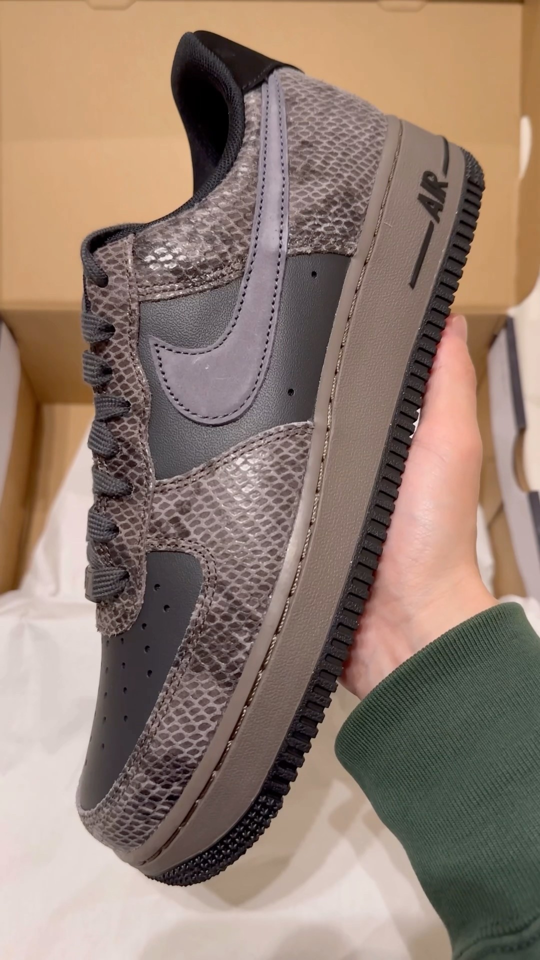世界最速】NIKE AIR FORCE 1 LOW '07 LV8 