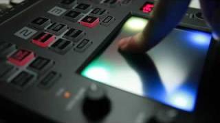 ASCII.jp：楽しさは音ゲー以上!? プロも遊べる「KAOSS PAD QUAD」 (1/4)