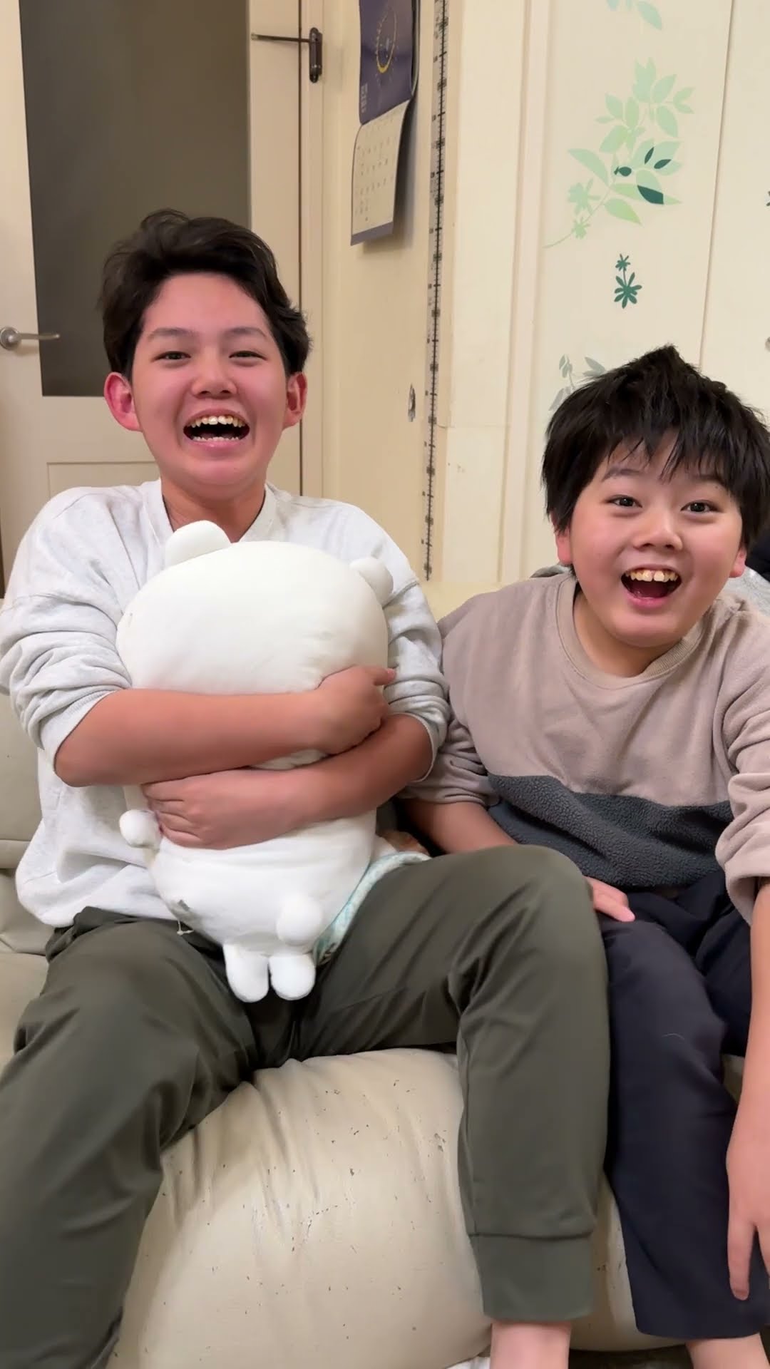 あっくんがヤバいことになった… #shorts #ブラザー4 - YouTube