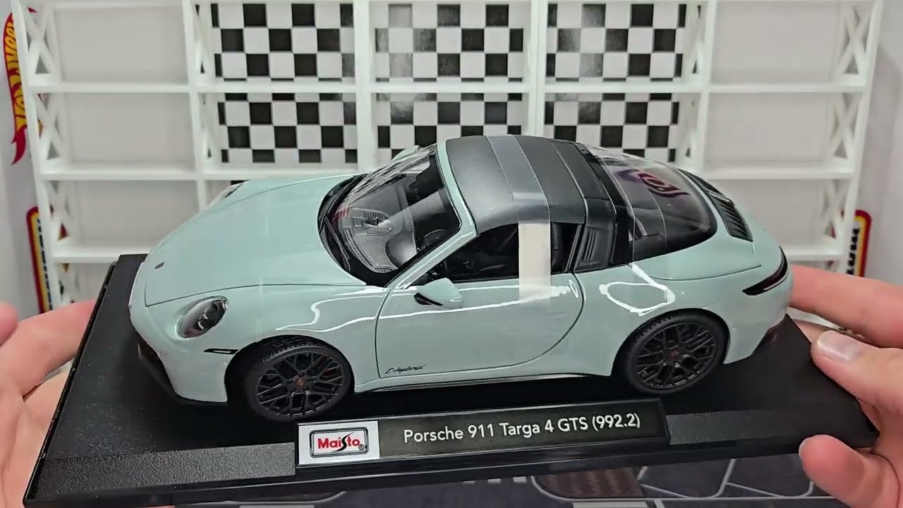 Unboxing: Maisto - 1/18 Scale Porsche 911 Targa 4 GTS - New For