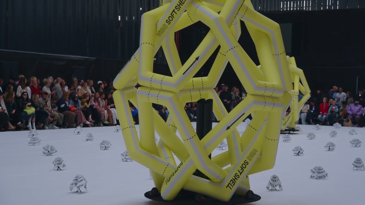 HENRIK VIBSKOV AW17 “The Five O'Clock Leg Alignment” COPENHAGEN