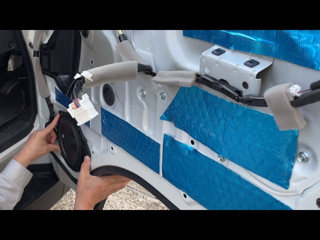 ハイエース フロントスピーカー交換 純正流用でお安く - YouTube
