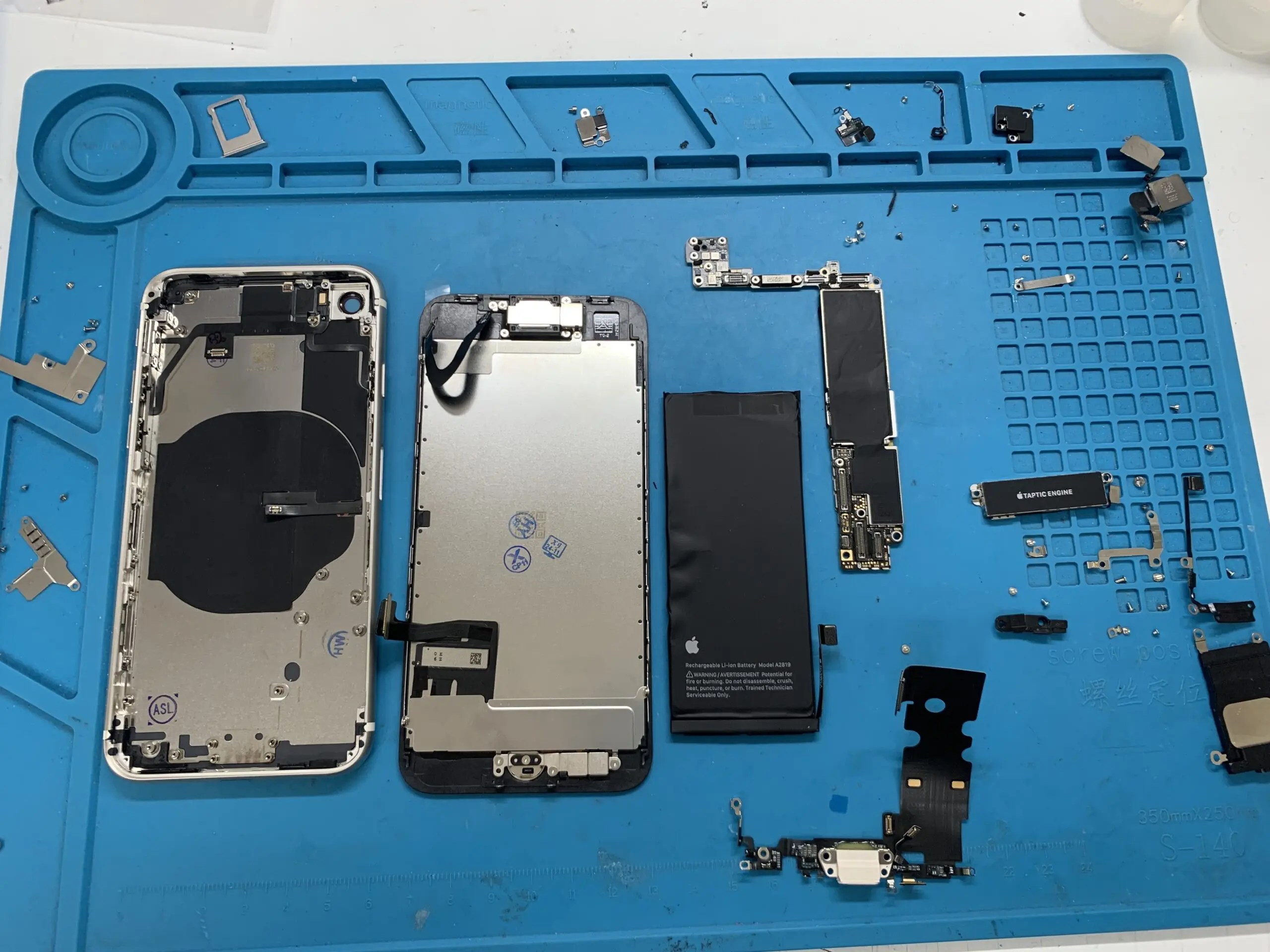 iPhoneSE3 背面割れ修理【東久留米店】 - 最長1年保証 アイフォン