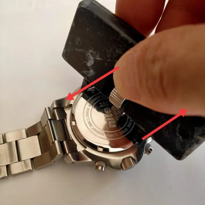 300円でポールスミスの時計を自分で電池交換する方法～クロノ編