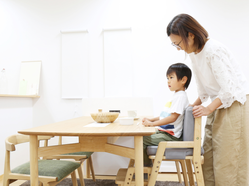 yamatoyaの「正しい姿勢で座れるハイチェア」がオススメな理由｜人気の