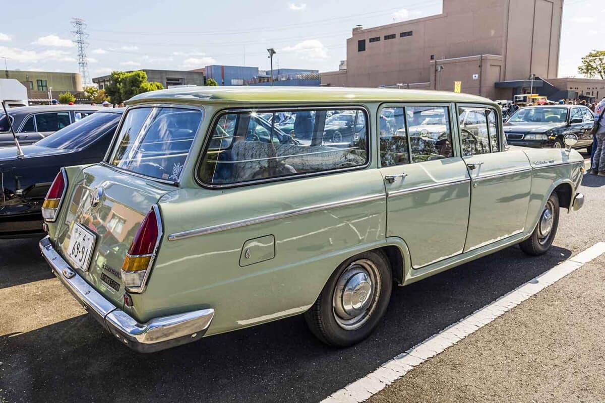 奇跡のシングルナンバー日産初代「セドリックバン」が13年の眠りから