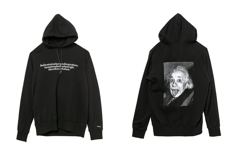 サカイからアインシュタインをフィーチャーしたTシャツ&フーディが発売