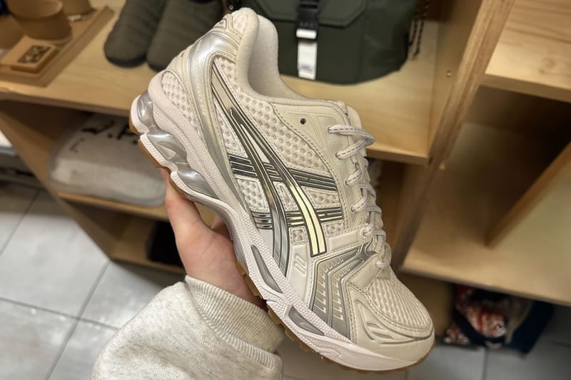 アーペーセーxアシックスによる新作コラボフットウェアが浮上