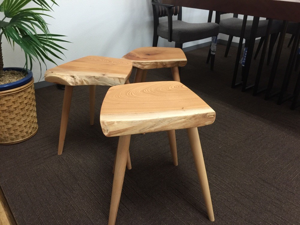 飛騨高山で作られた欅(ケヤキ)のスツール - 【大一家具】オシャレと