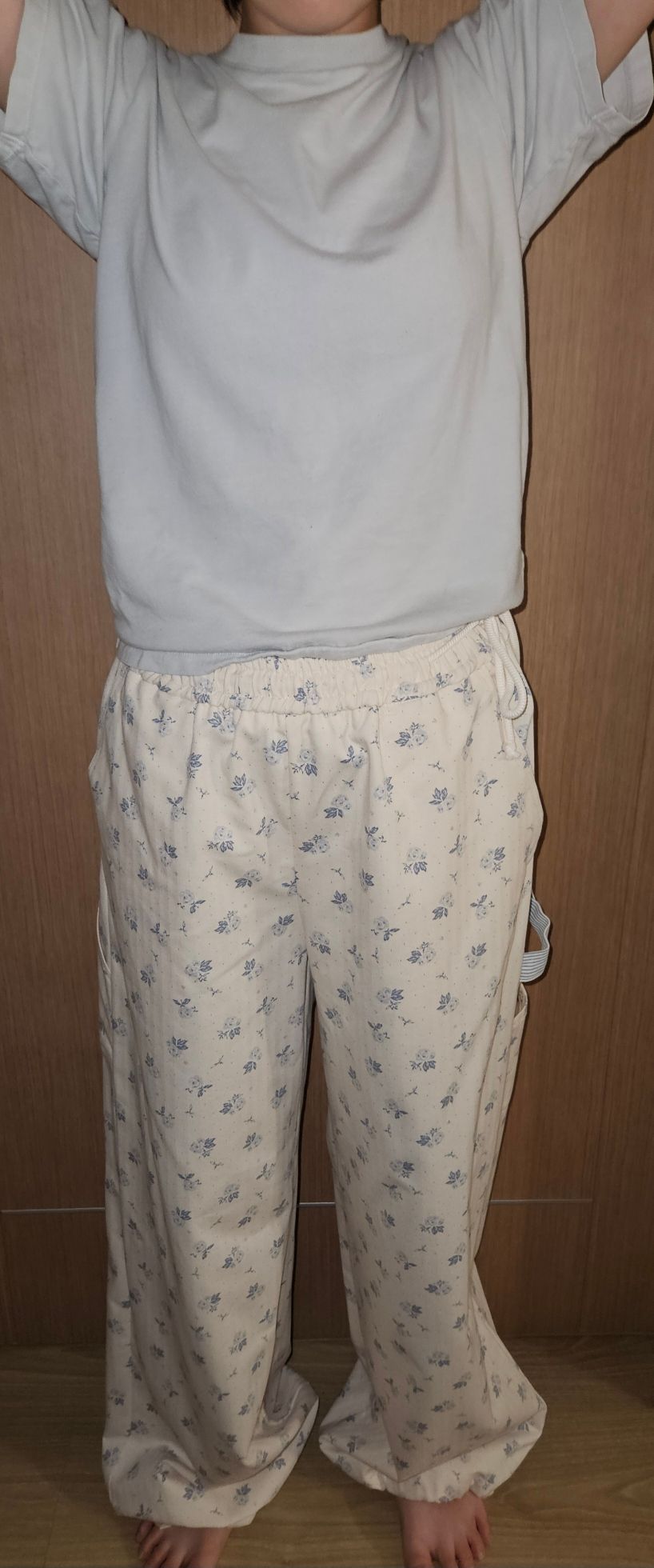 MUSINSA公式 | OHESHIO FLORAL CARPENTER PANTS, CREAM
