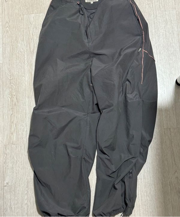 MUSINSA公式 | COYSEIO STRAP LINE PANTS GREY