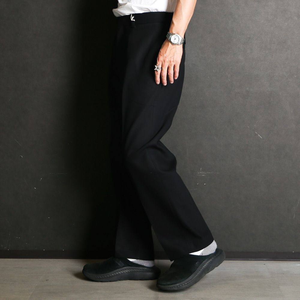 MARKAWARE - FLAT TAPERED TROUSERS - BLACK / オーガニックコットン