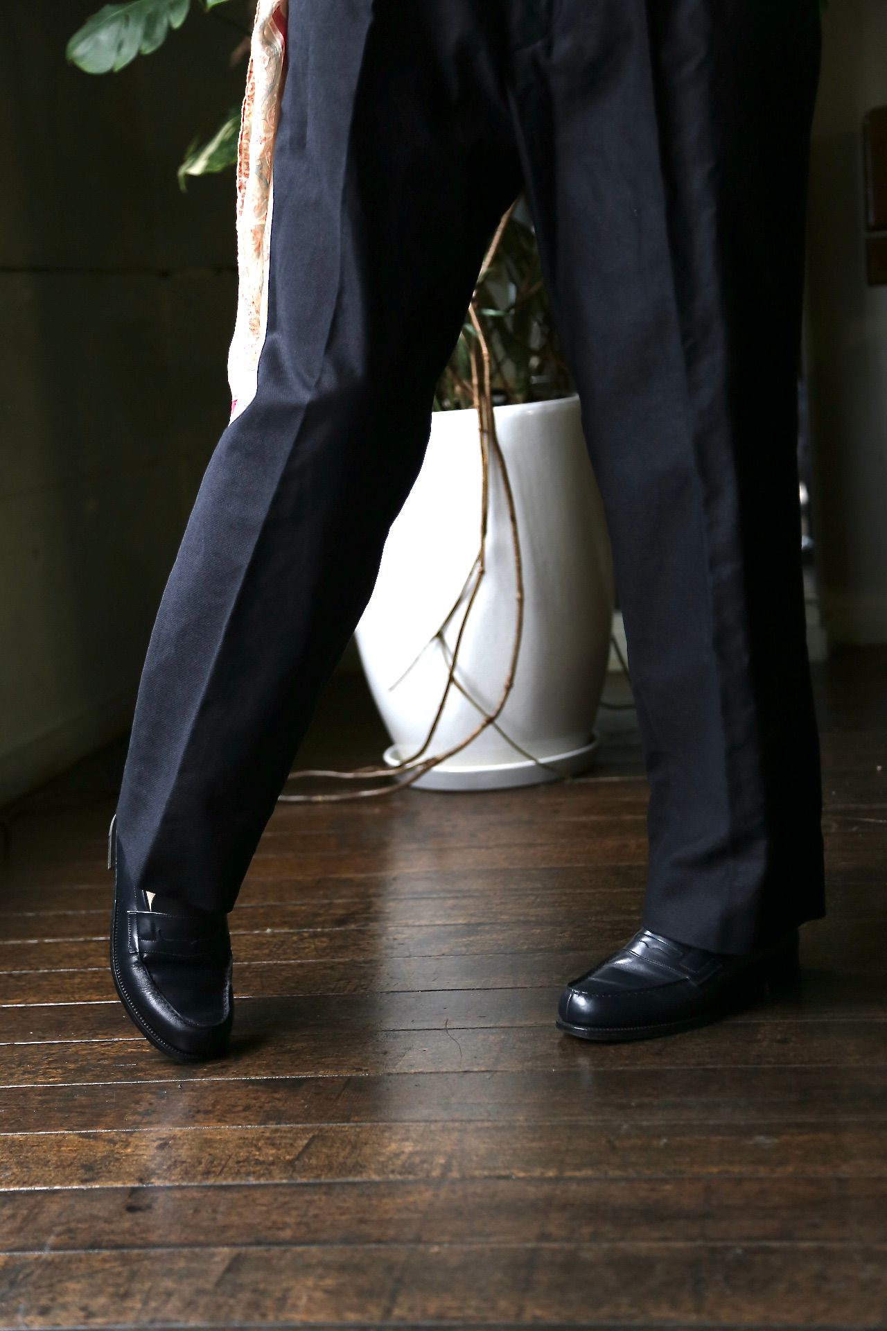 blurhms Broken Cloth Curve Front Slacks
