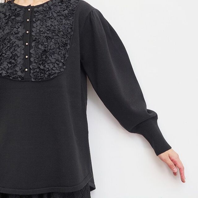 TORRAZZO DONNA トラッゾドンナ 6237-357 フラワー刺繍ビブヨーク