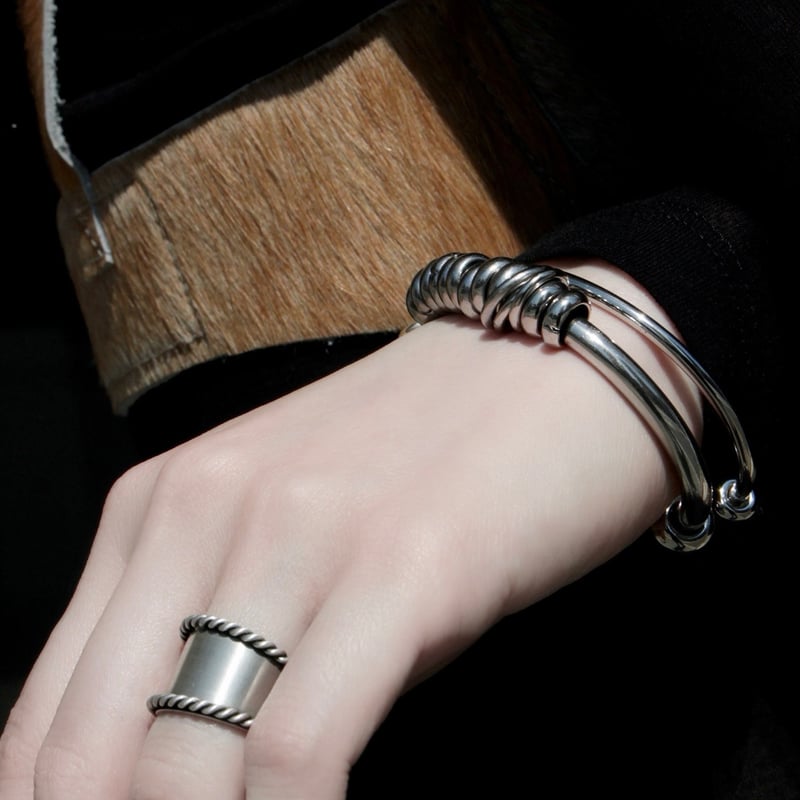 Coil bangle (2P) / Women's | Soierie Online Store