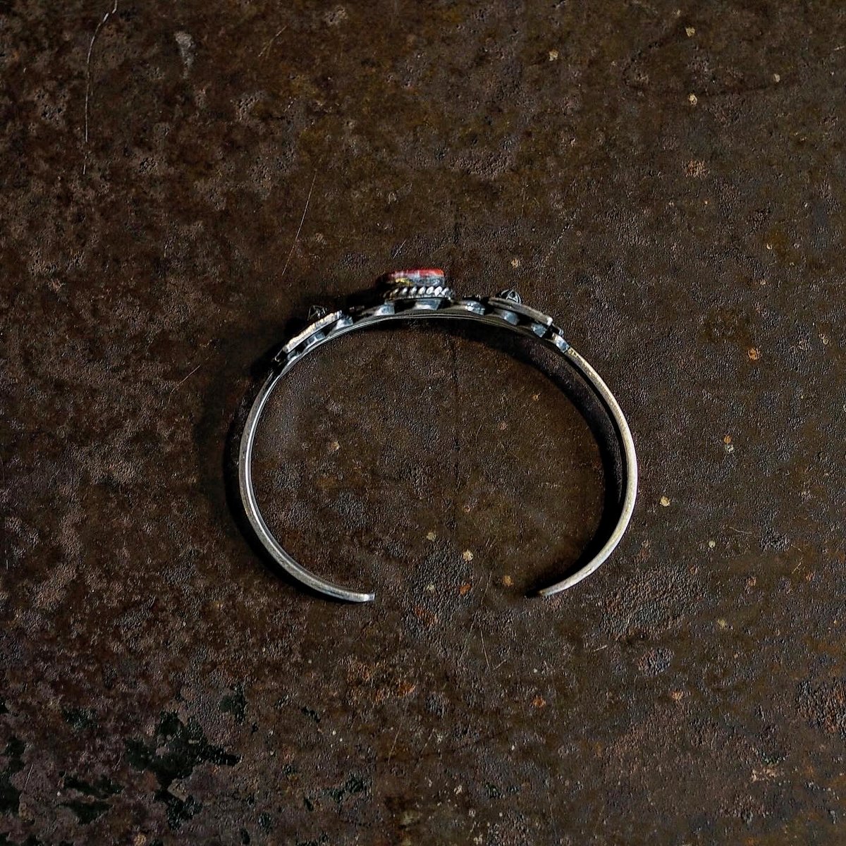 Russell Sam ／ OLD STYLE BANGLE 