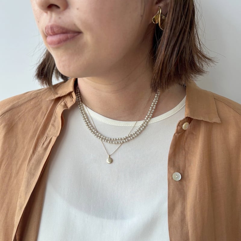 チャーム付シェルパールのロングネックレス | CO＊STARRING ONLINE-SHOP