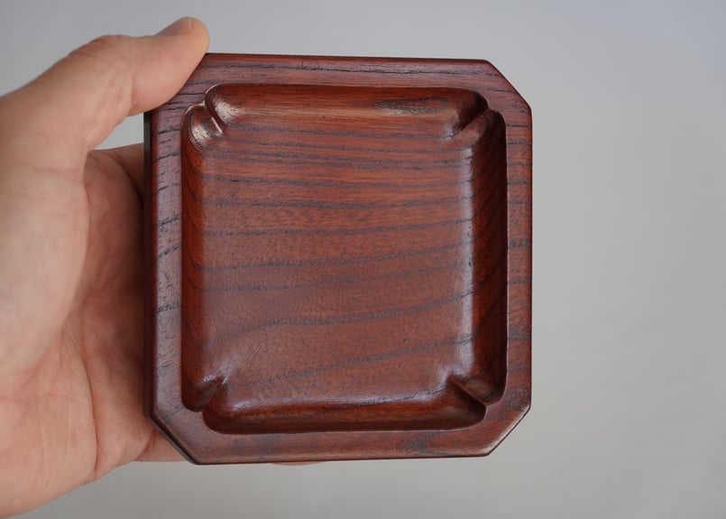 菓子器（欅材）拭き漆仕上げ 【内側：木瓜面】 | COCOROSTORE