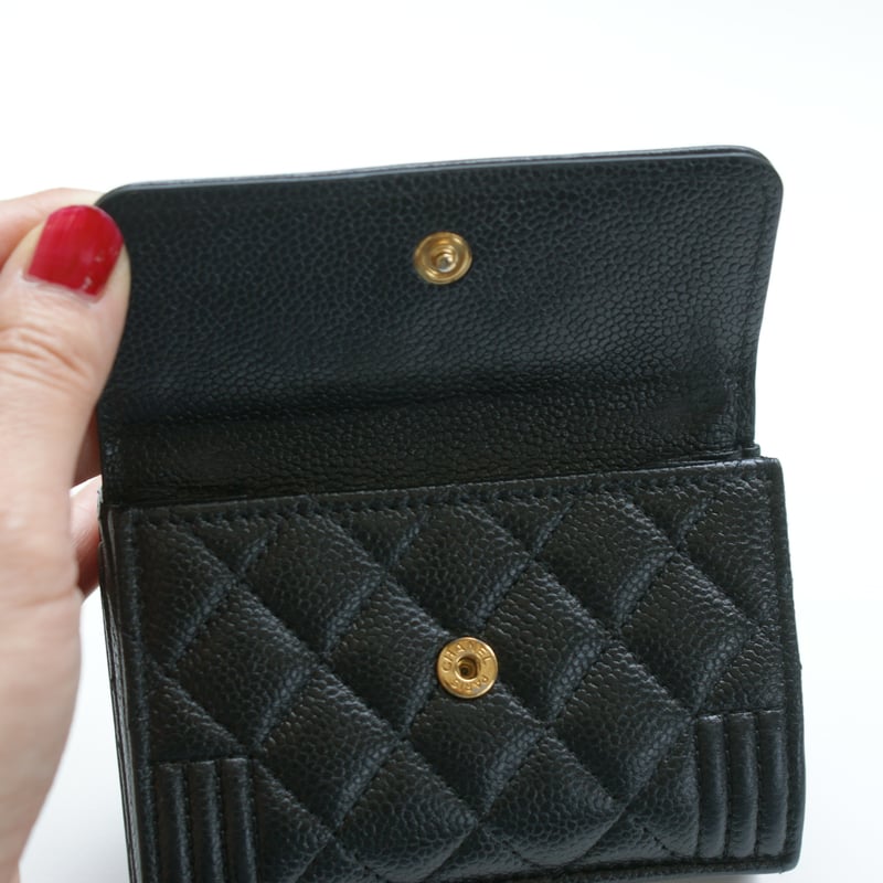 CHANEL シャネル キャビアスキン ココマーク ボーイシャネル 3つ折り