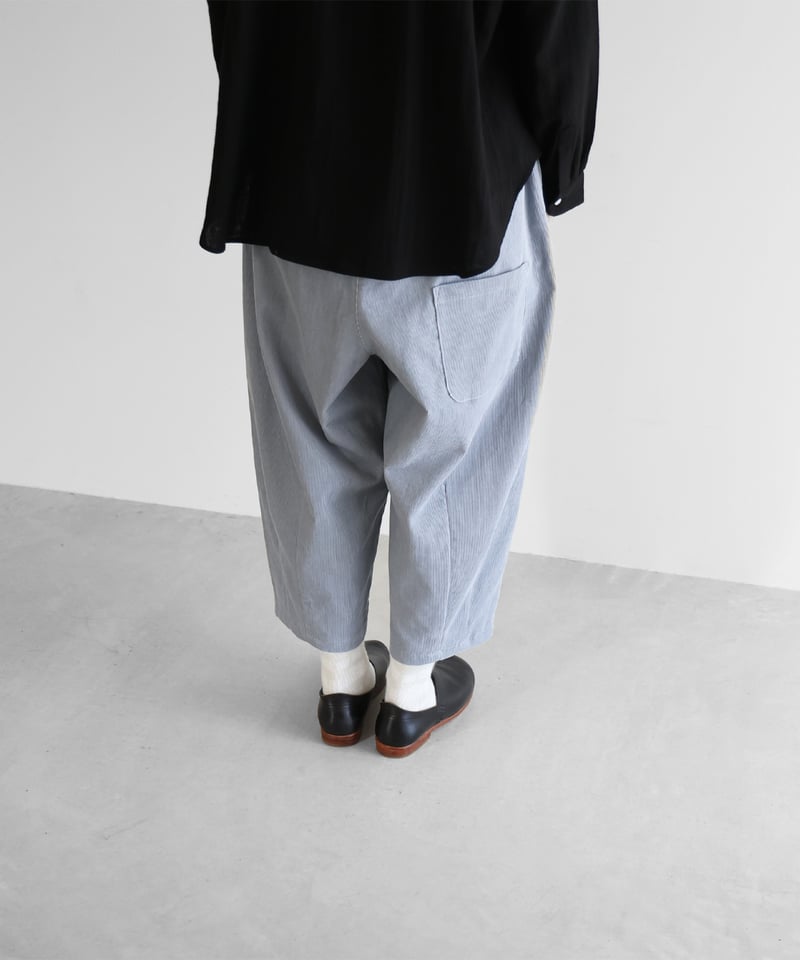 HUIS | シャトルコーデュロイバルーンパンツ（細畝・ブルーグレー