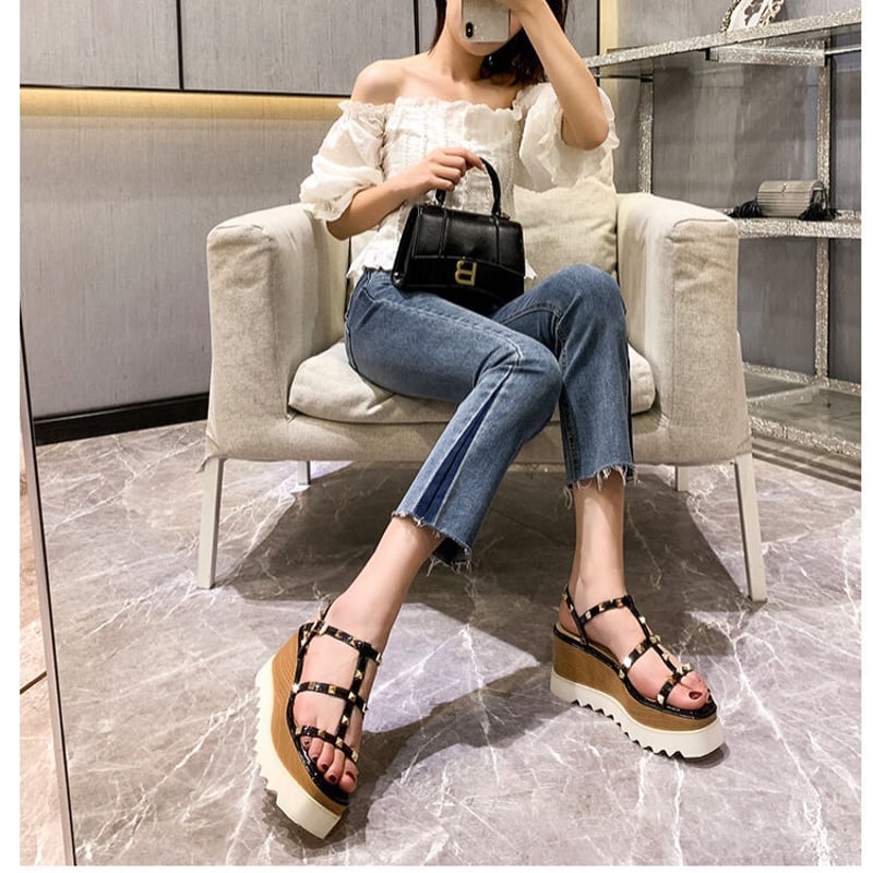 再入荷】スタッズ厚底サンダル | Daisy