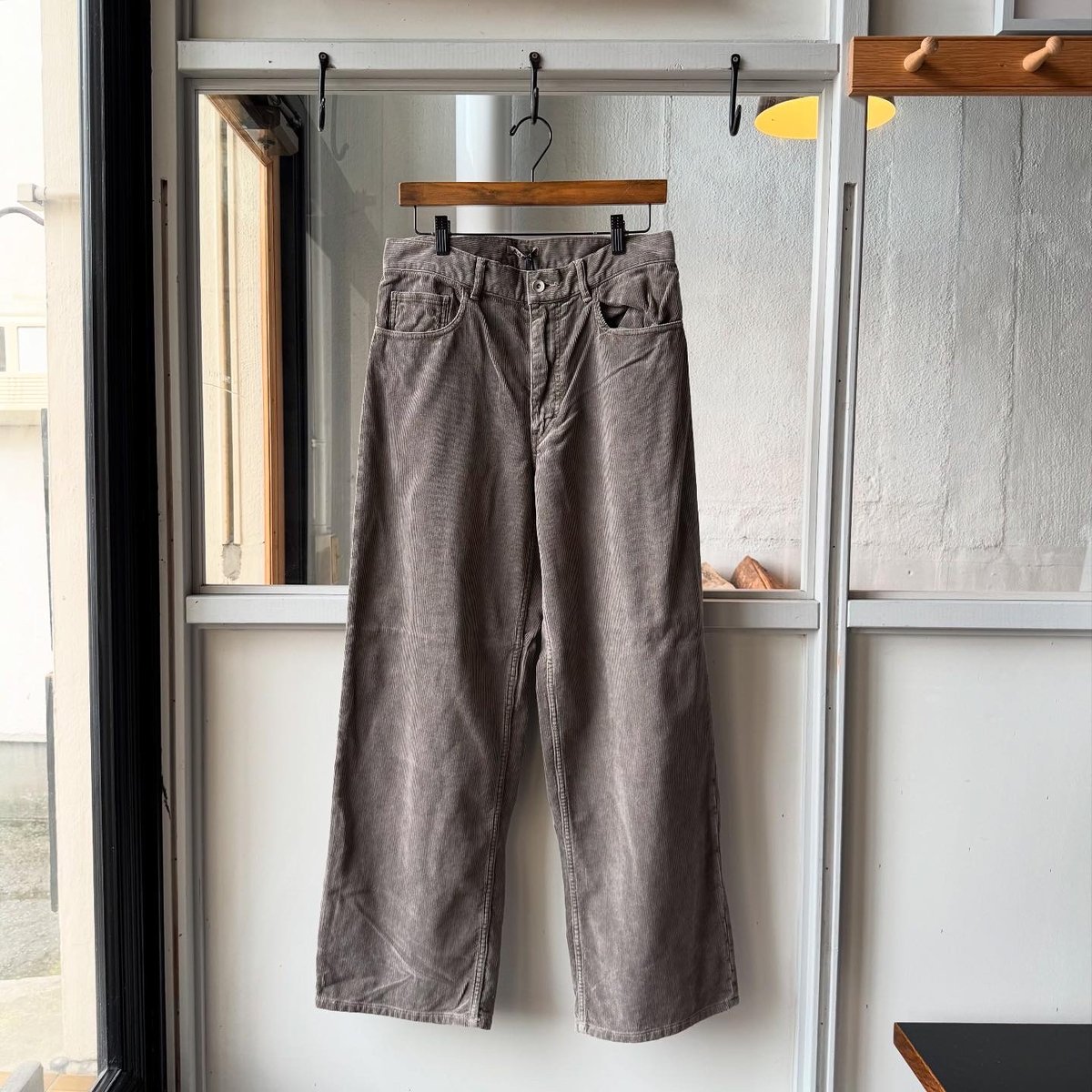 AURALEE PIGMENT DYED FINX CORDUROY WIDE 5P PANT