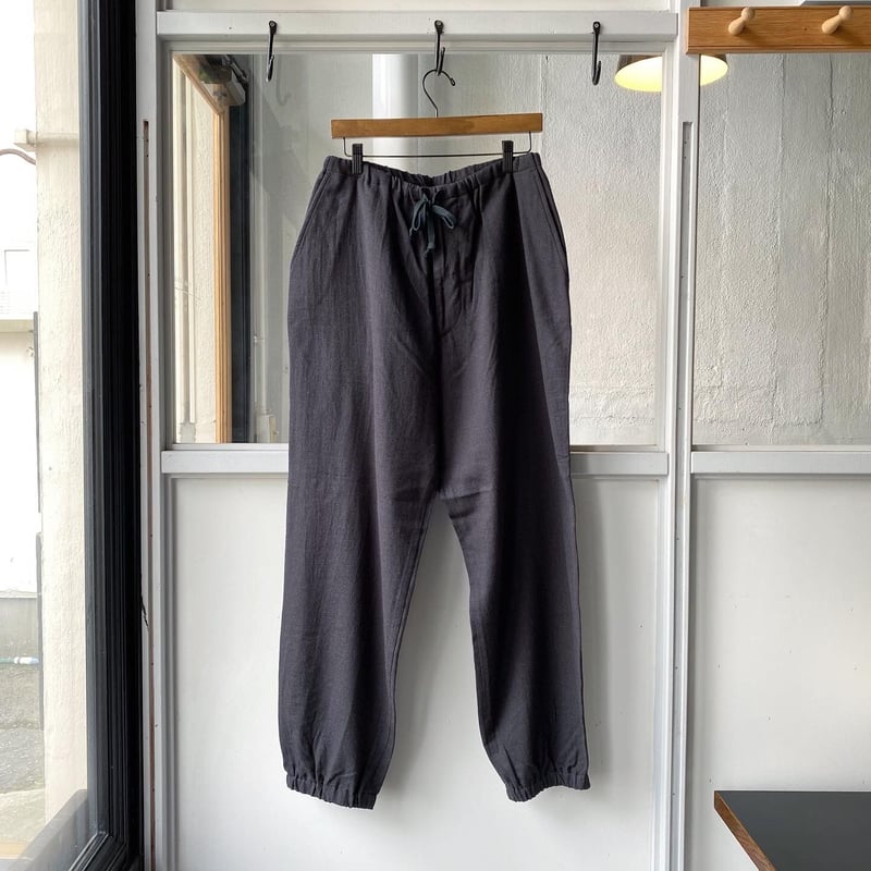 COMOLI ウールビエラ ドローストリングパンツ | Less Higashikawa