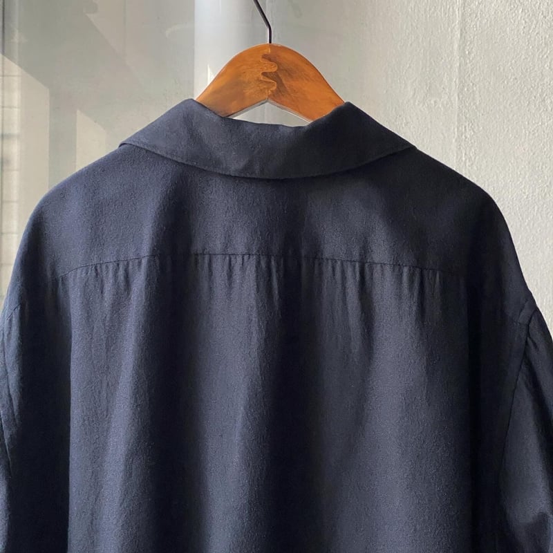COMOLI シルクネル スキッパーシャツ | Less Higashikawa