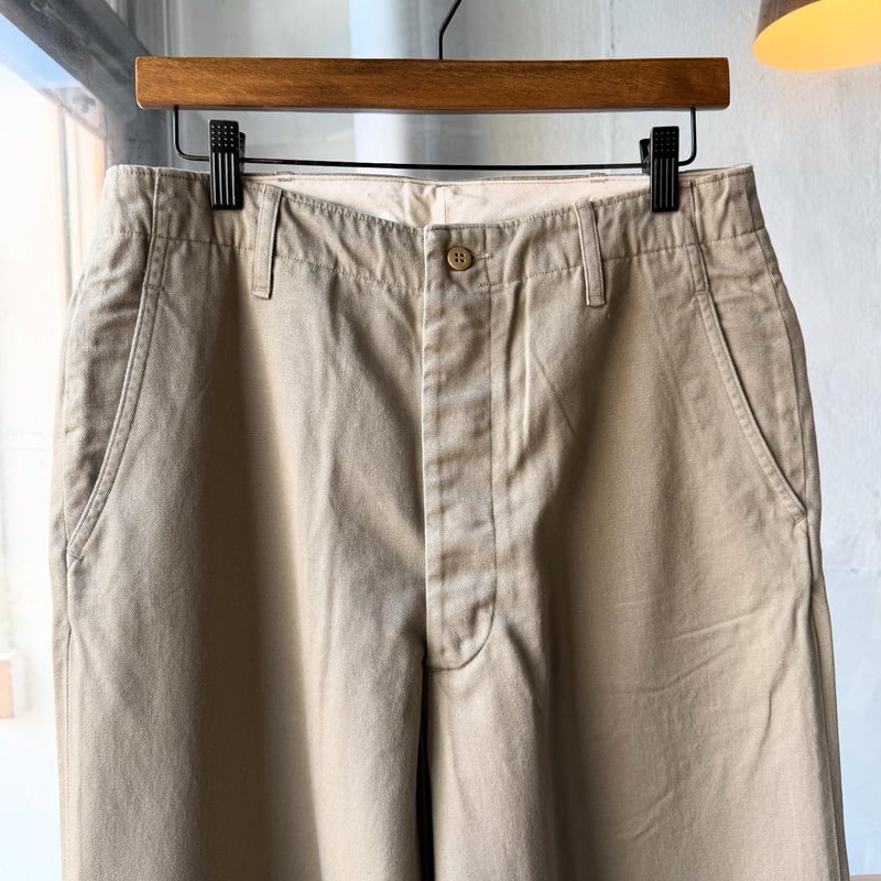 COMOLI KHAKI チノパンツ | Less Higashikawa