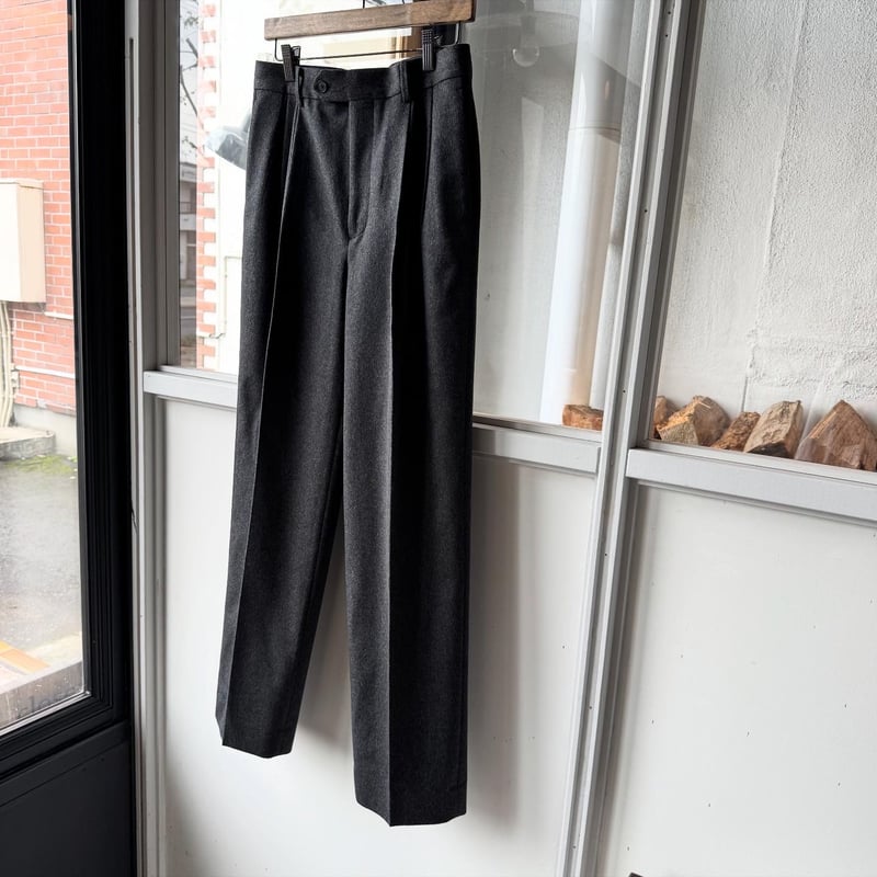 AURALEE CASHMERE MOLESKIN TWO-TUCK SLACKS | Les
